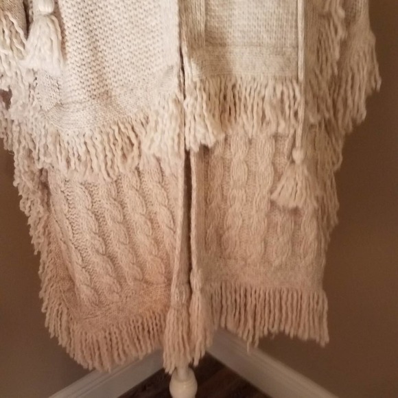 gap Fringe Tassel Open Sweater Poncho - Picture 7 of 8